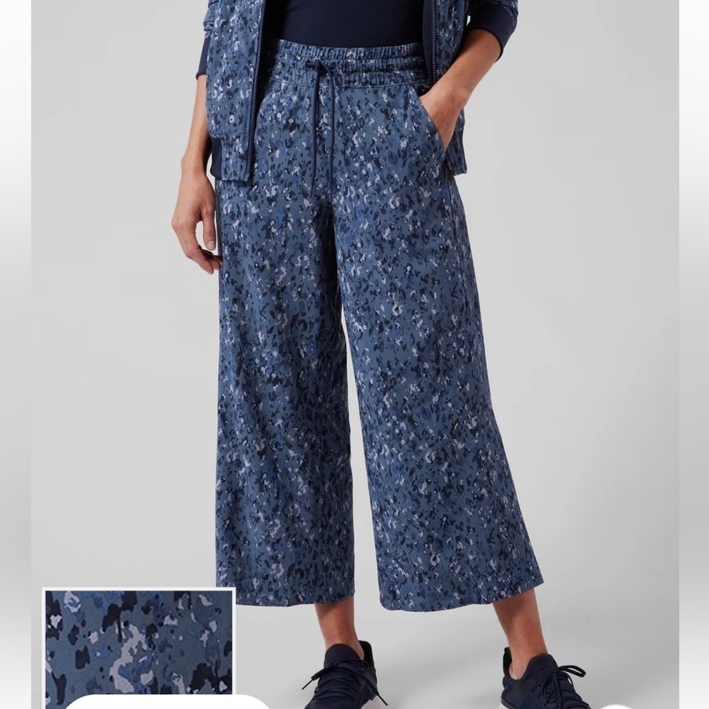 ATHLETA Avenue Wide Leg Crop Pants Captivate Chrome Blue Size 2 New Athleisure